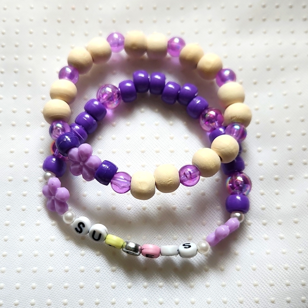 Sets of 2 Handmade Beads Bracelets.